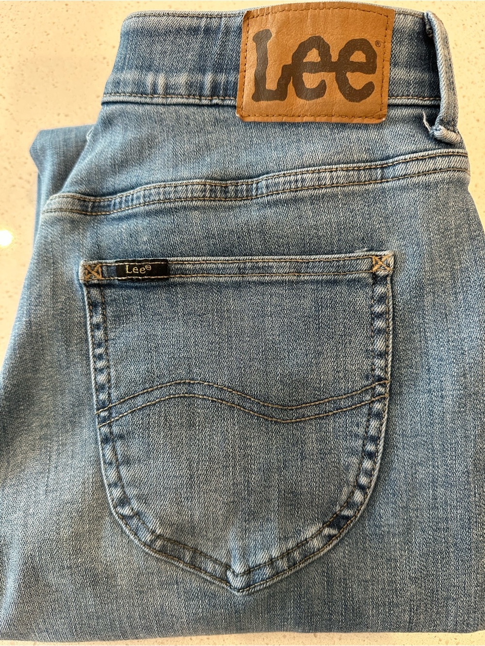 Lee Women’s Mid Wash Blue Jeans - Classic Fit Size 12 Short Comfy Waistband.